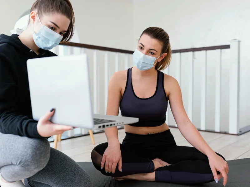 Physical therapist providing hands-on treatment to calm acute pain